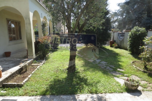 giardino fronte - UNIFAM. AUTONOMA THIENE (VI) NORD 